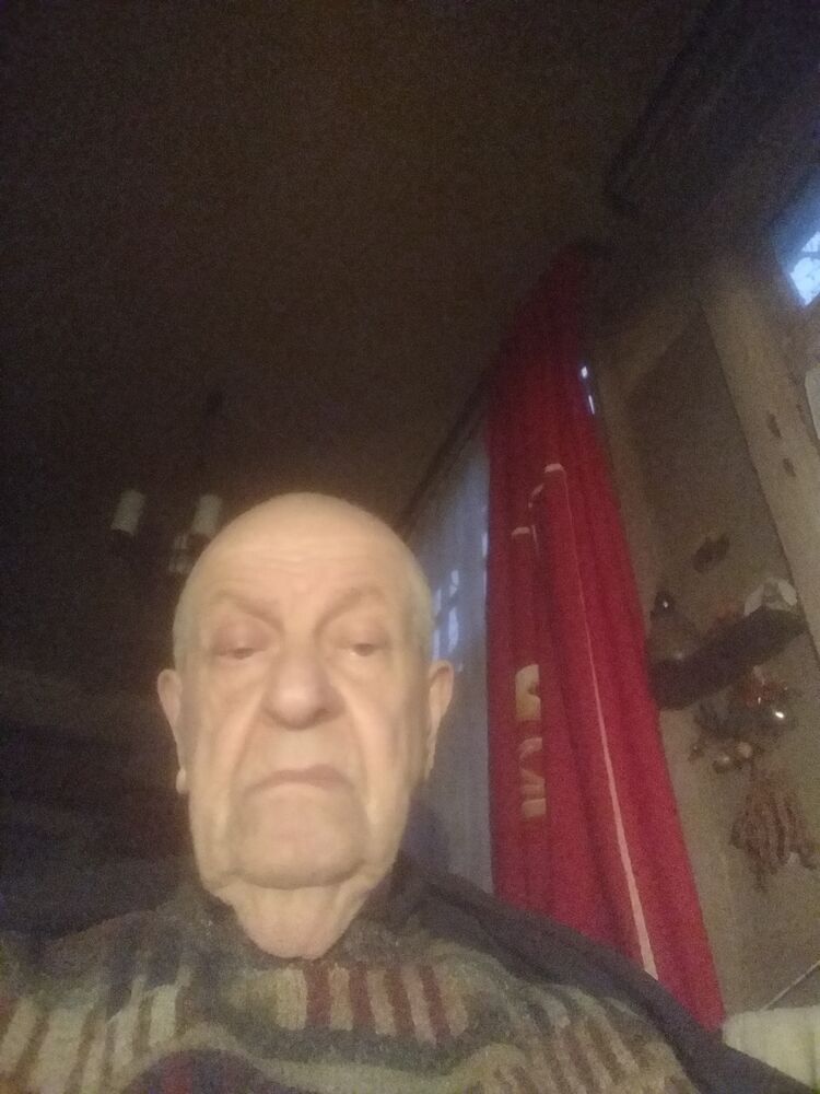  48057137  Giorgi, 72 ,    