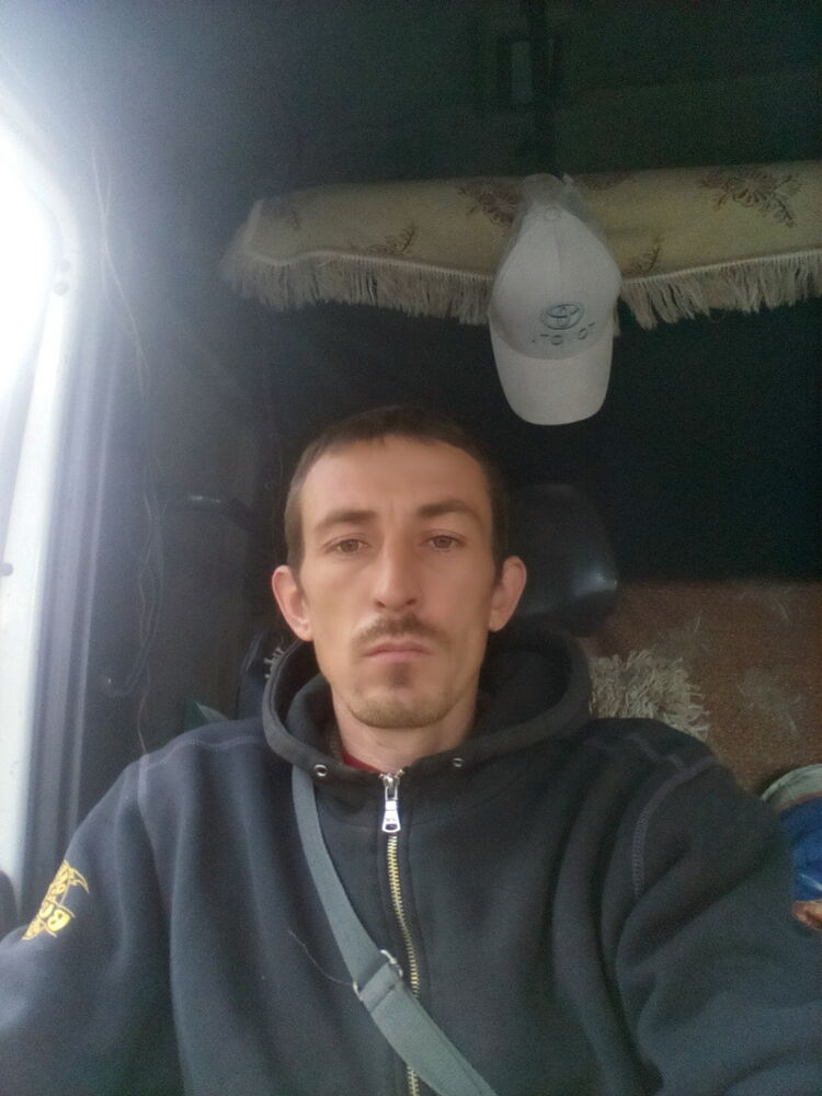  10788207  Stanislav, 40 ,    