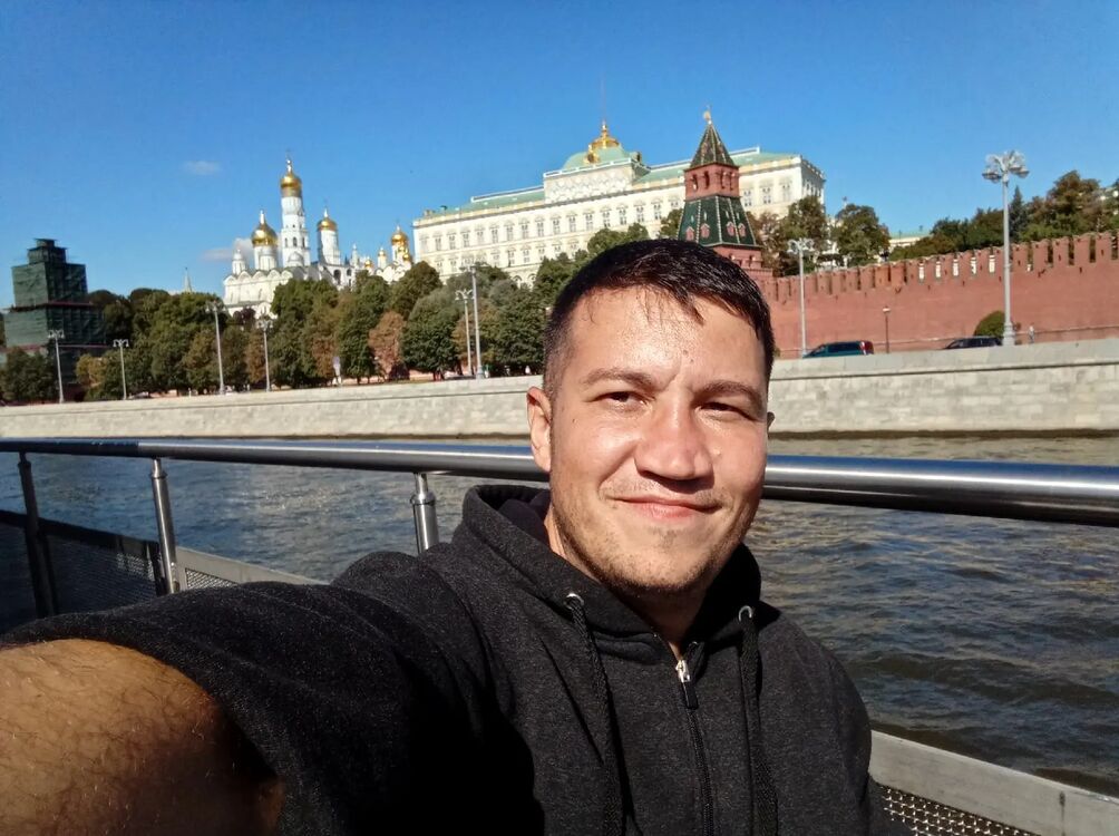  32890777  Viktor, 35 ,    