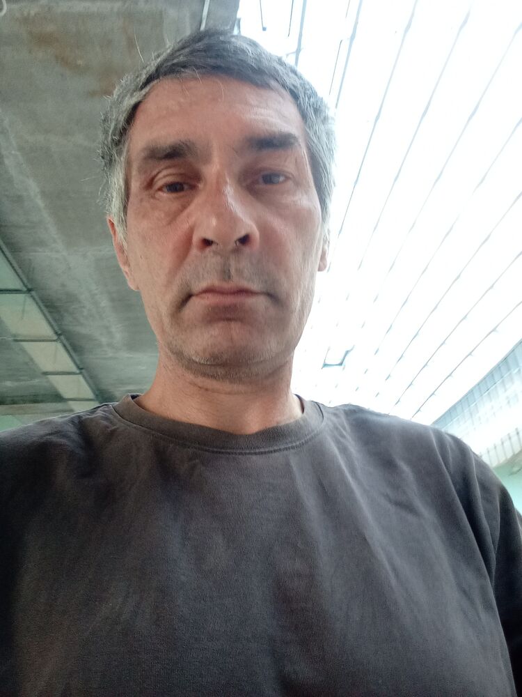  43755317  Farhat, 51 ,     