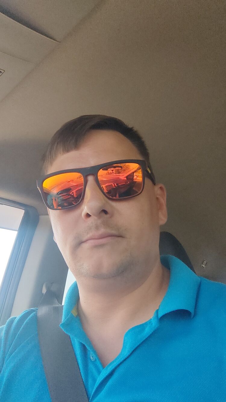  ,   Valentin, 37 ,   ,   