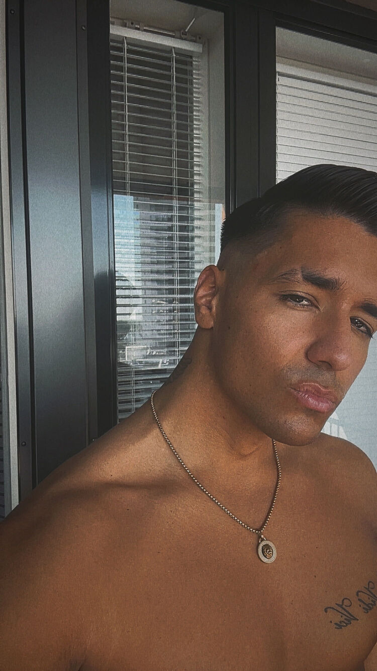  ,   Tony, 27 ,   ,   , c 