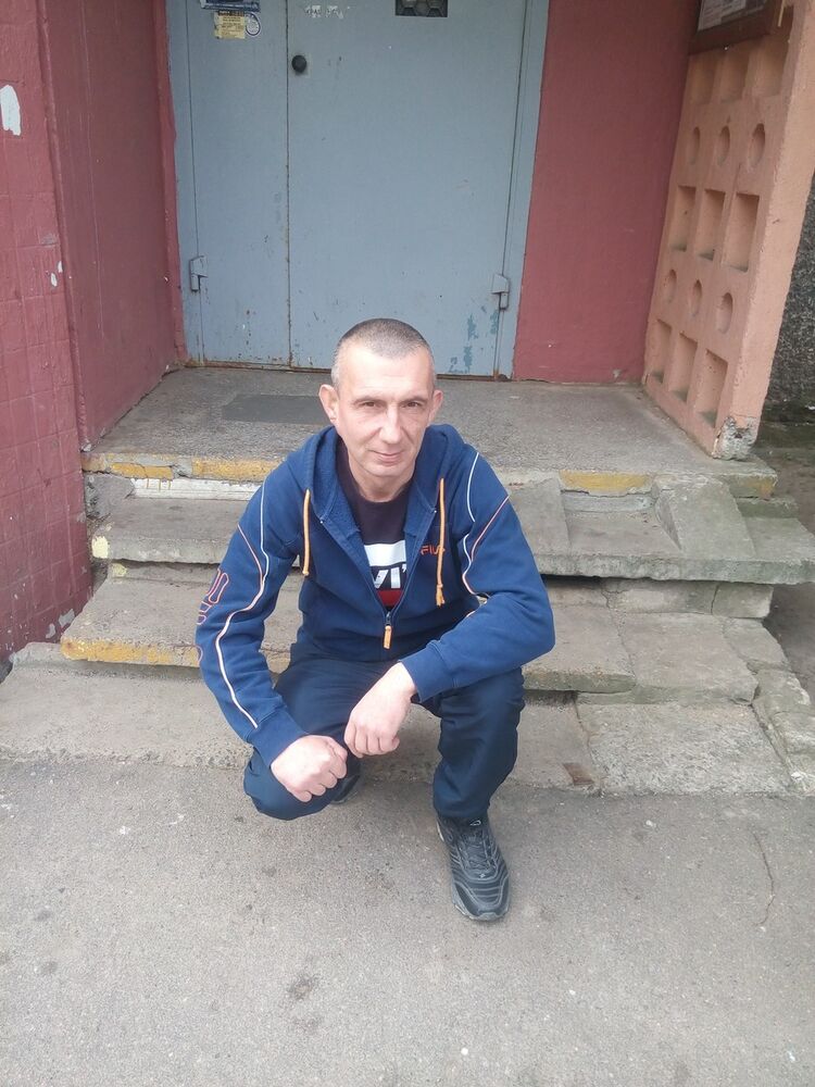  15859727  Viktor, 48 ,    