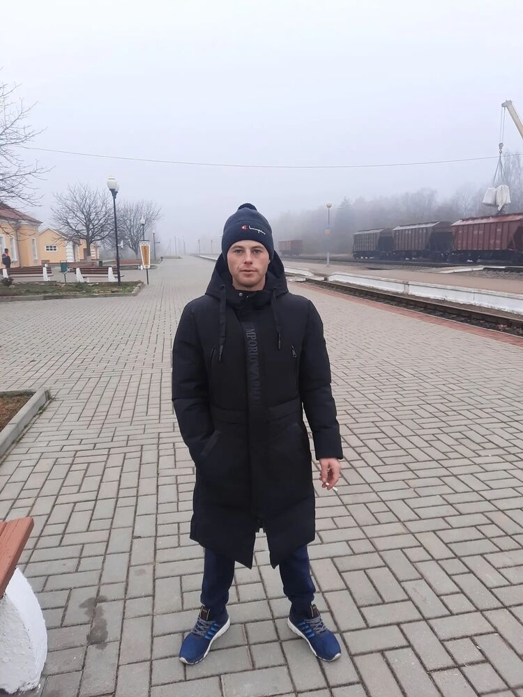  38830937  Konstantin, 29 ,    