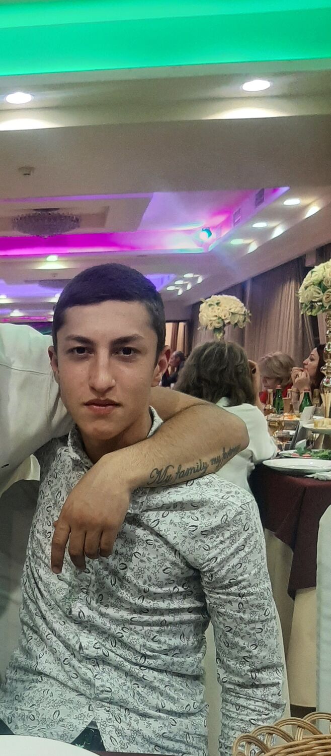  43553717  Sahak, 20 ,    