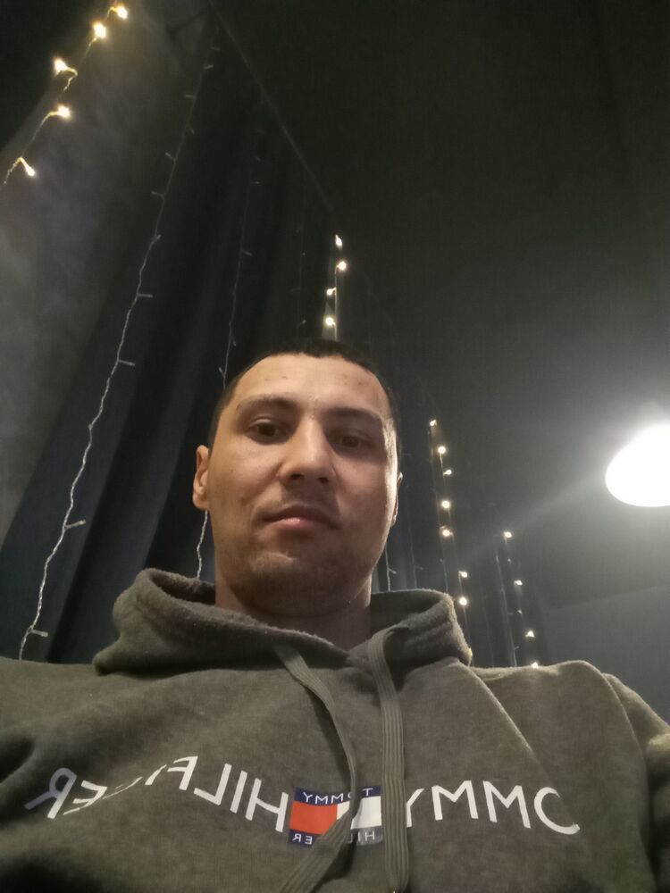  48709267  Temur, 35 ,    