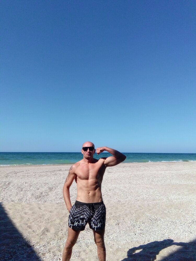 ,   OLEG, 43 ,   ,   , c , 