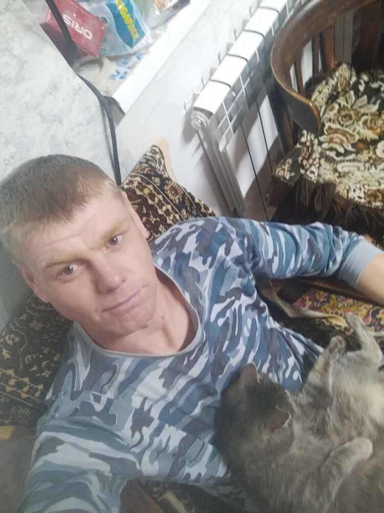  40980027  Aleksei, 37 ,    -