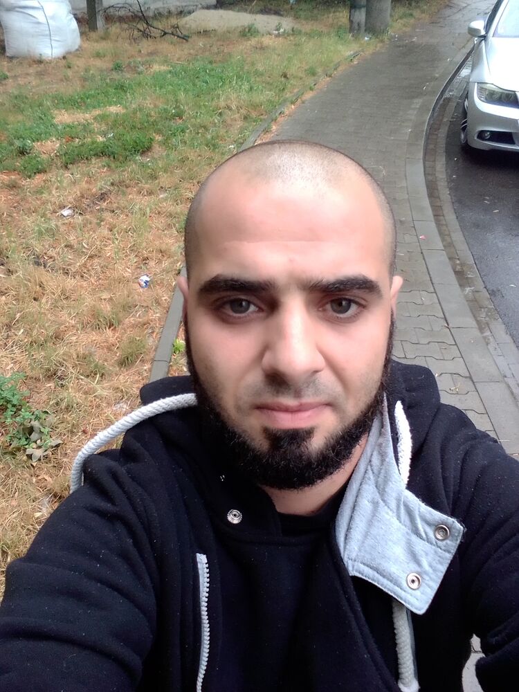  27717487  Artur, 34 ,    