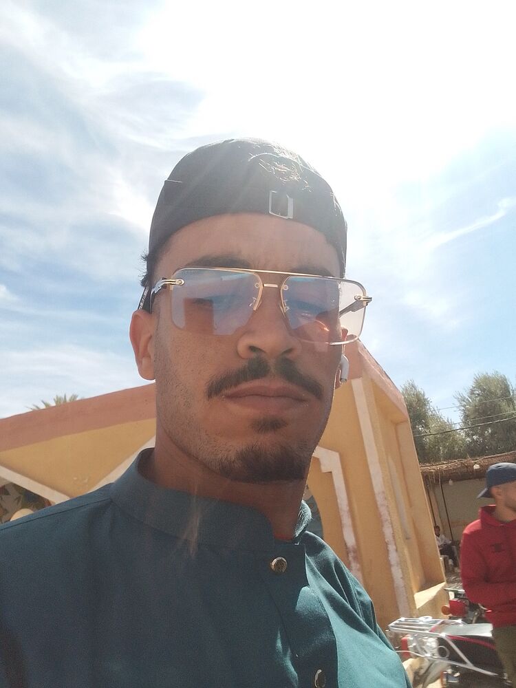  50642747  Yousef, 20 ,    
