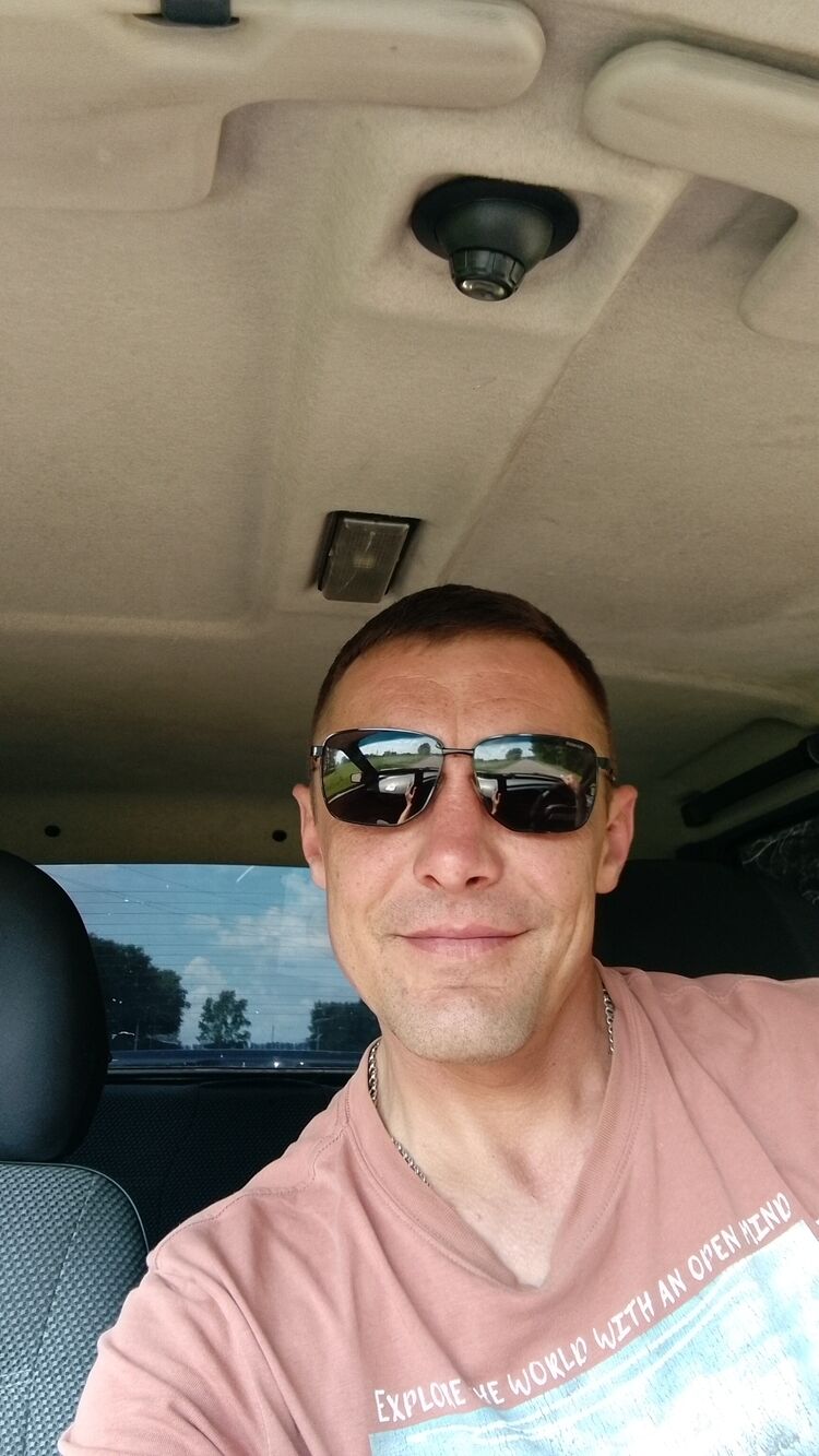  44759377  Petr, 40 ,    