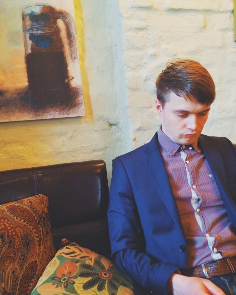  5212857  Anton, 37 ,    