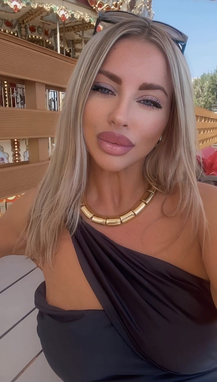  ,   Kari, 32 ,  
