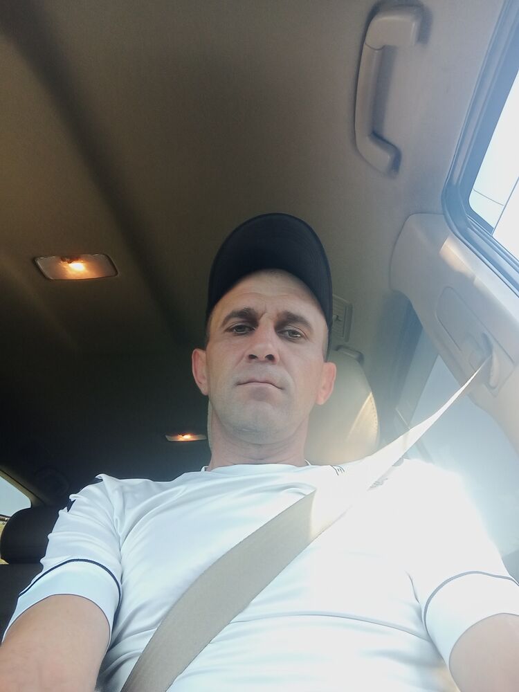  46042167  Radu, 38 ,    