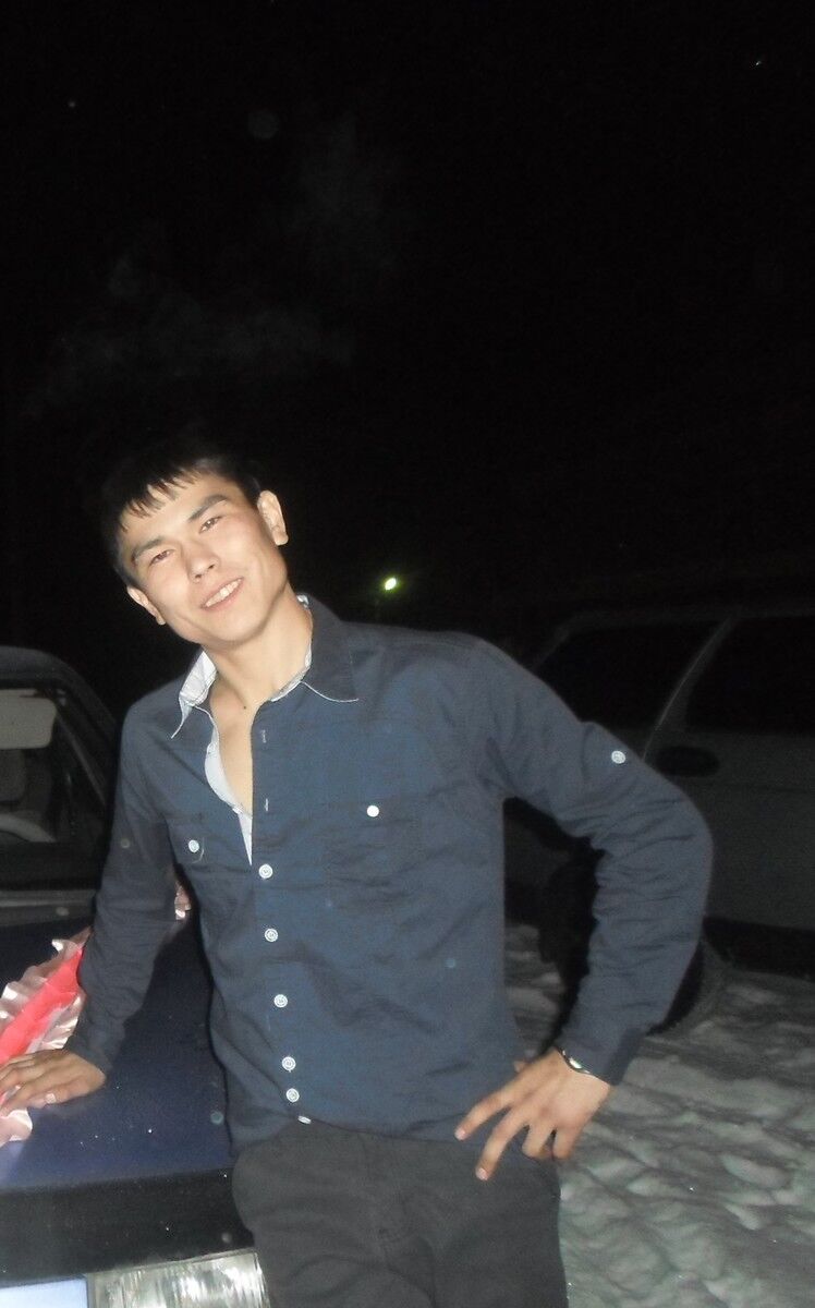  ,   Viktor, 36 ,  
