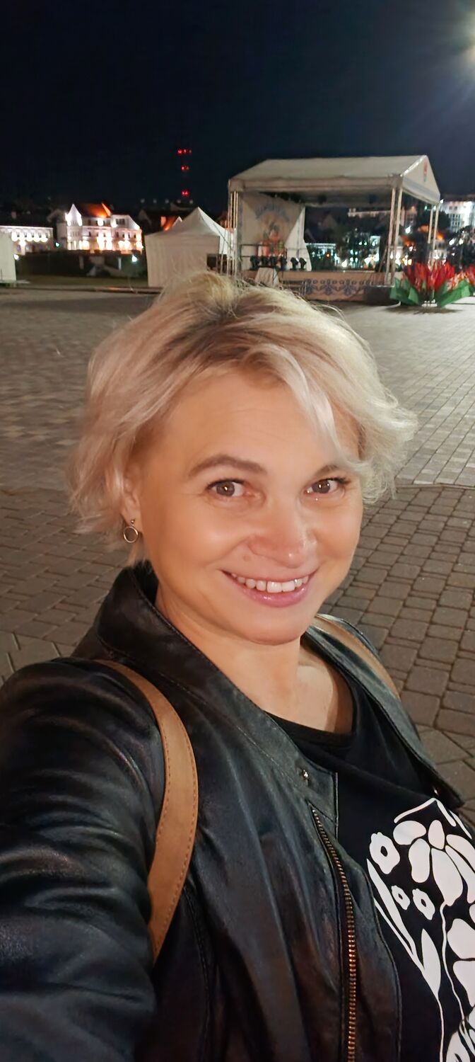  53726057  Lara, 51 ,    