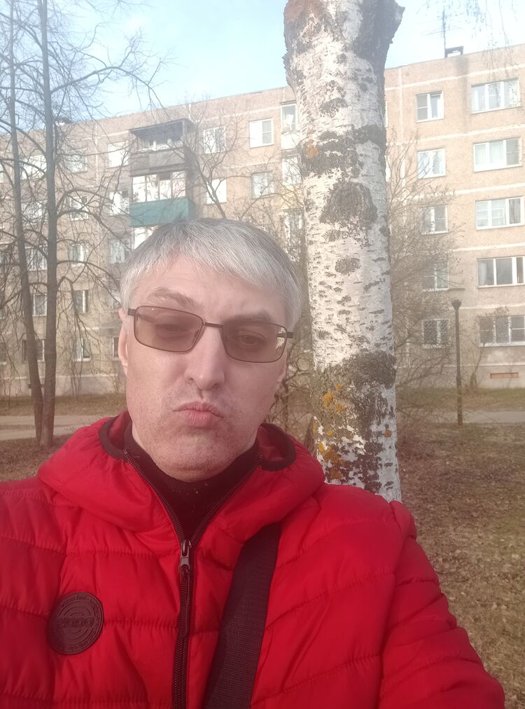  33900517  Anton, 42 ,     