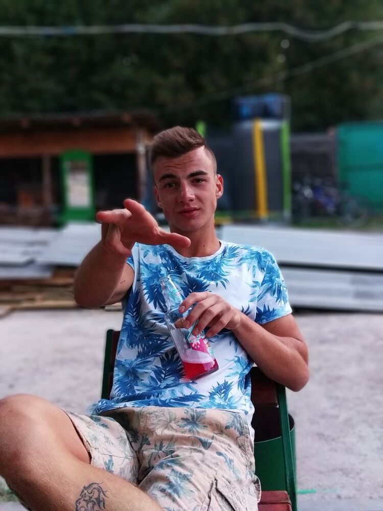  14047147  Taras, 26 ,    