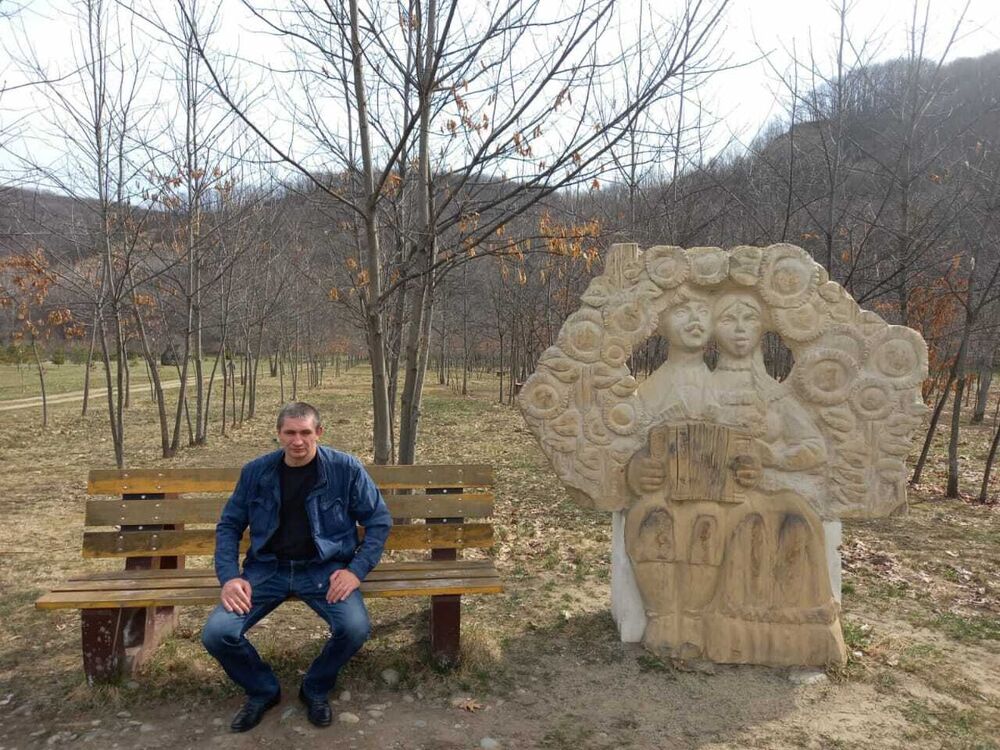  40719327  Leonid, 44 ,    