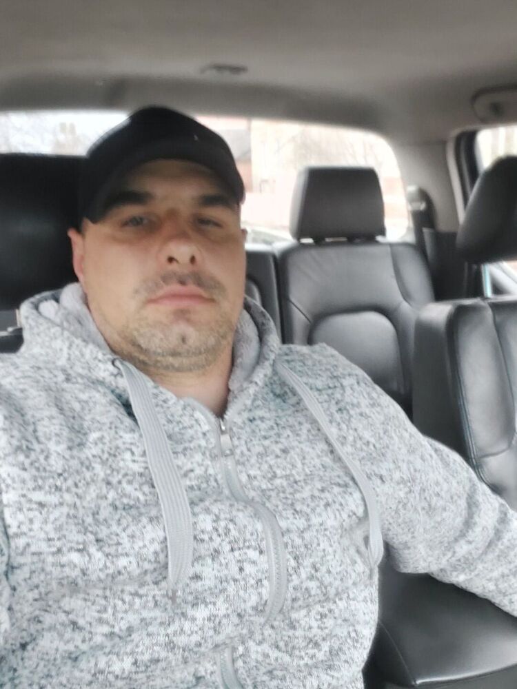  ,   Viktor, 35 ,   ,   