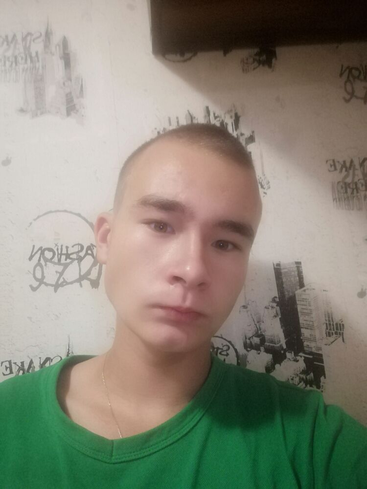  28685347  Maks, 21 ,    