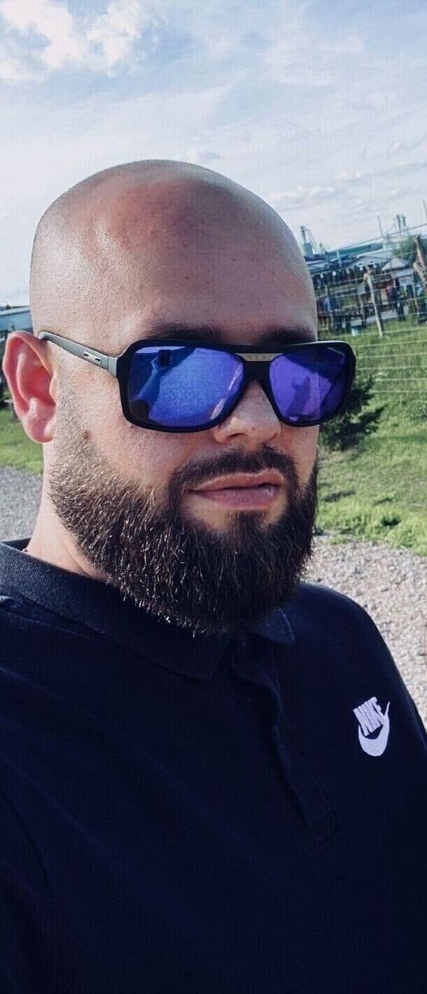  48860907  Artem, 38 ,    
