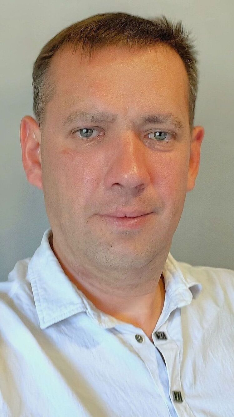  46425527  , 44 ,    