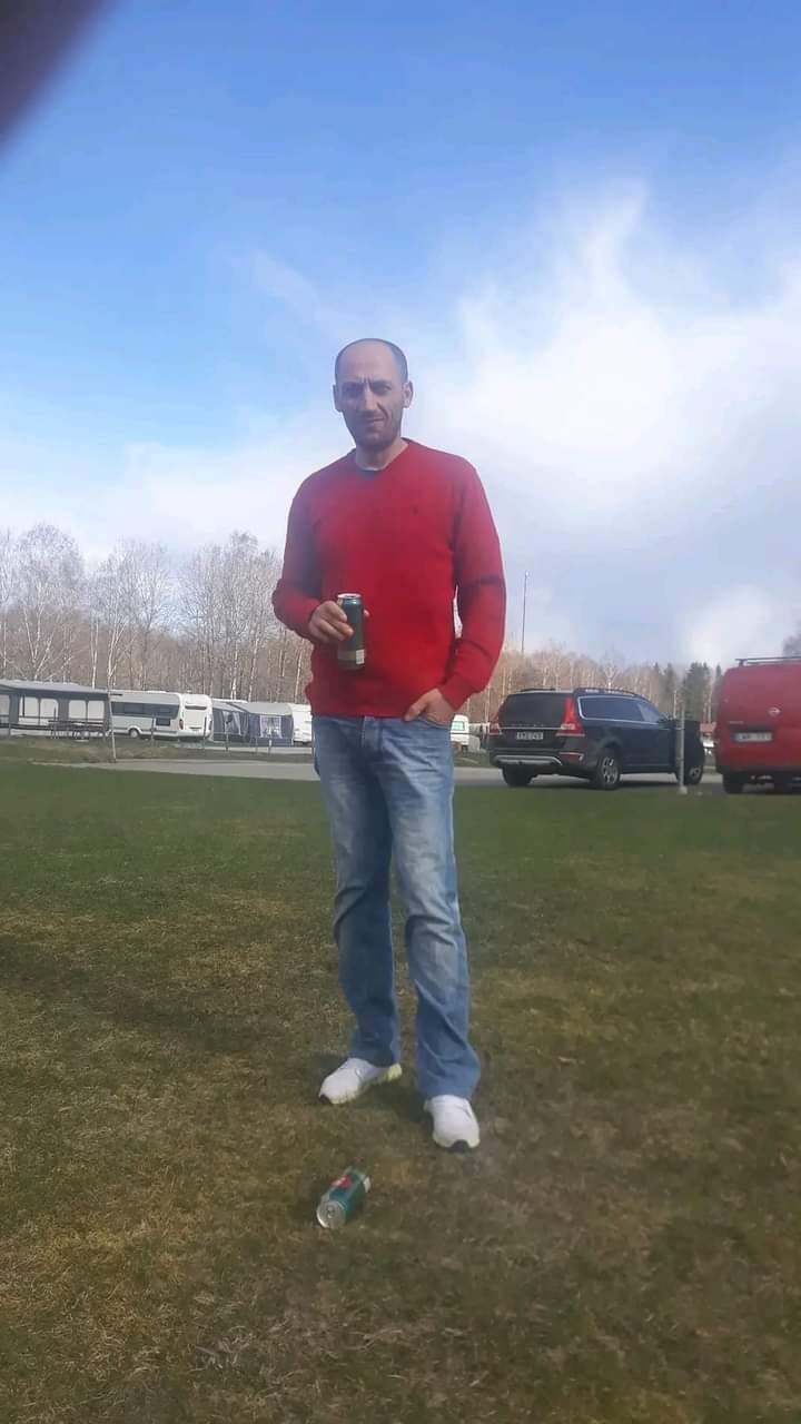  48421207  Levan, 39 ,    