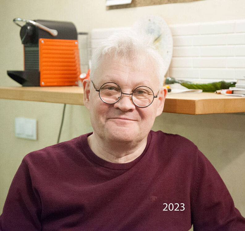  42846337  Dmitry, 65 ,    