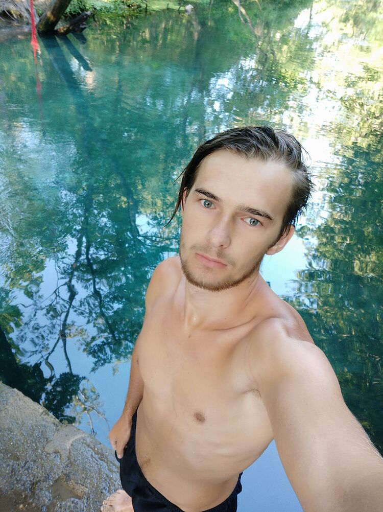  52902207  Konstantin, 26 ,    --