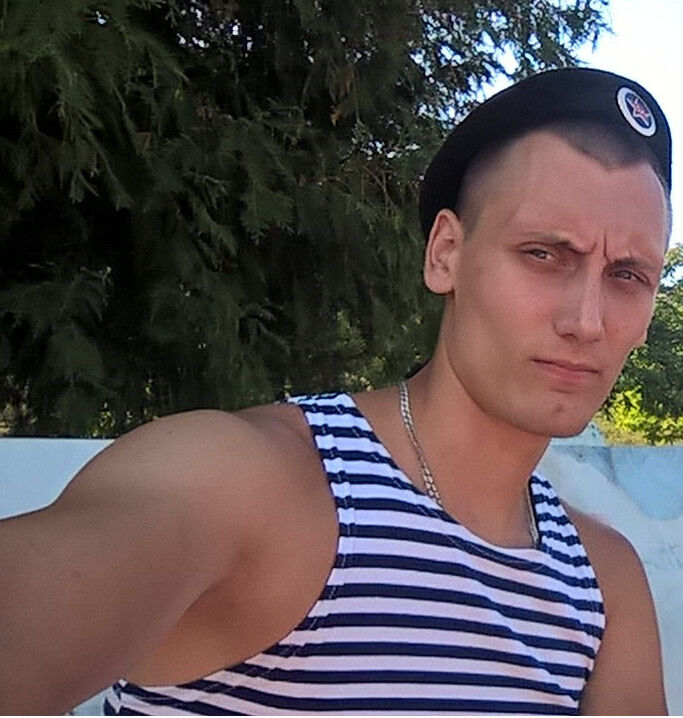  10712807  Mihail, 33 ,    