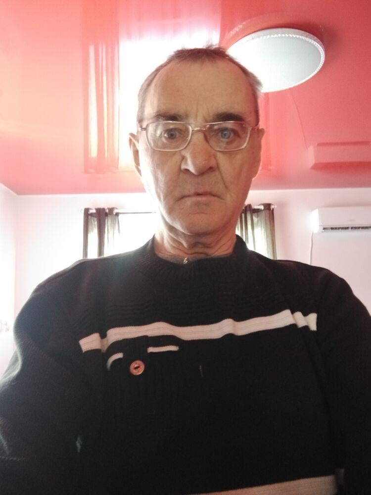  43014907  Viktor, 64 ,    