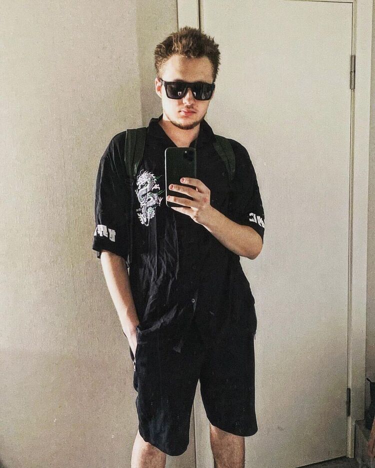  ,   Vitalii, 22 ,   ,   , c , 