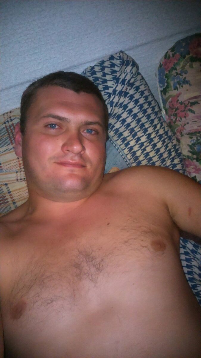  ,   Viktor, 37 ,  