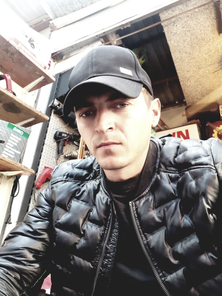 ,   Igor, 33 ,   ,   