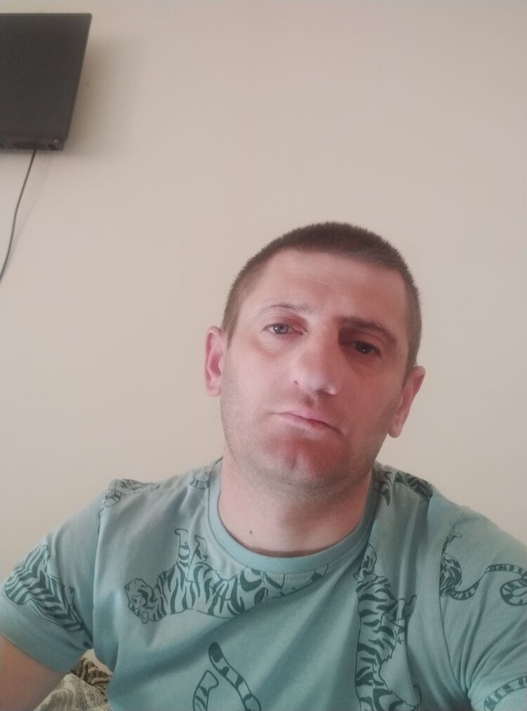  ,   Joni, 39 ,   ,   