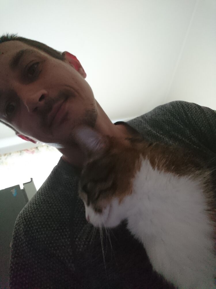  52915467  John, 41 ,    