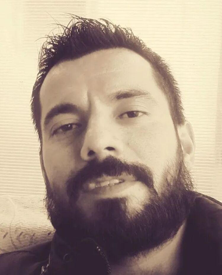  46794157  Artur, 41 ,    