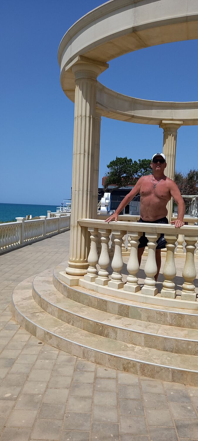  43821647  Oleg, 57 ,    