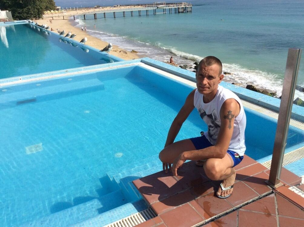  11351527  Korneliu, 42 ,    