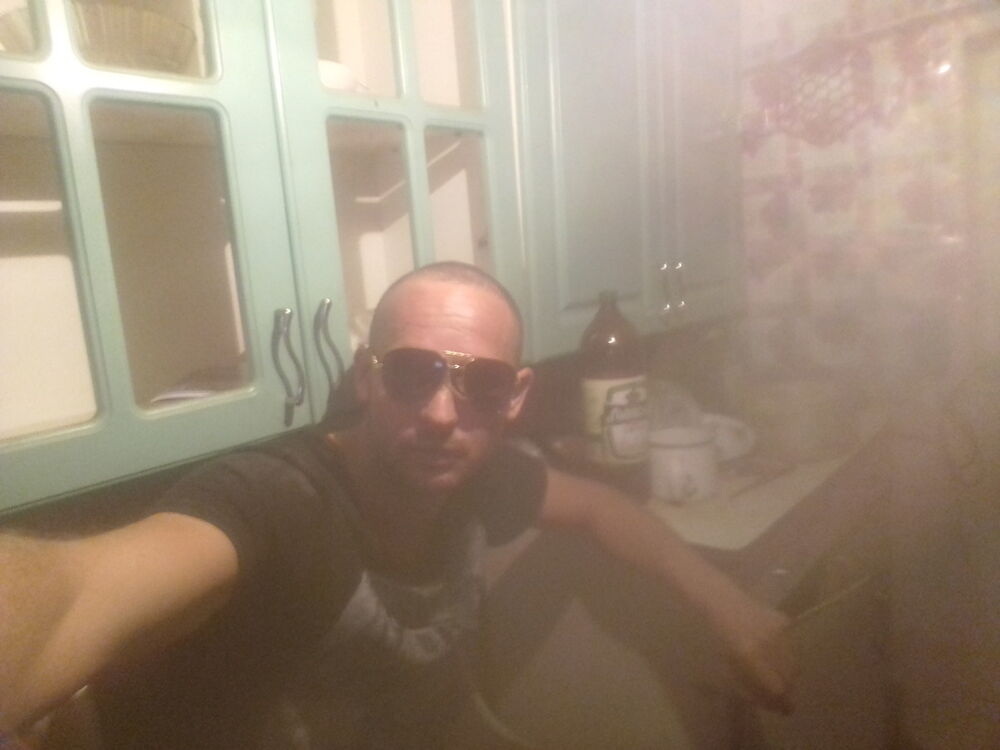  ,   Maks, 37 ,   ,   , c 