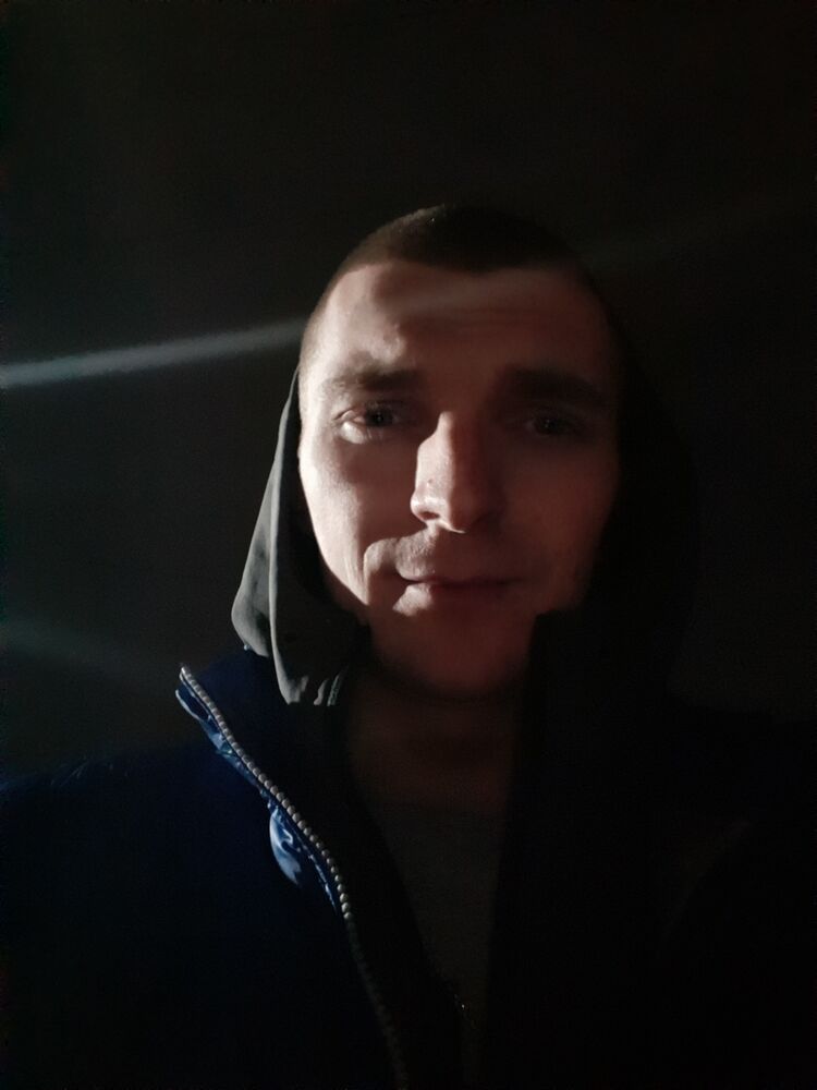  23521857  Tomek, 29 ,    