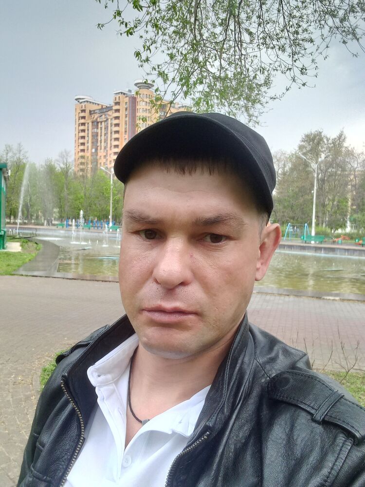  22898867  Alex, 41 ,    