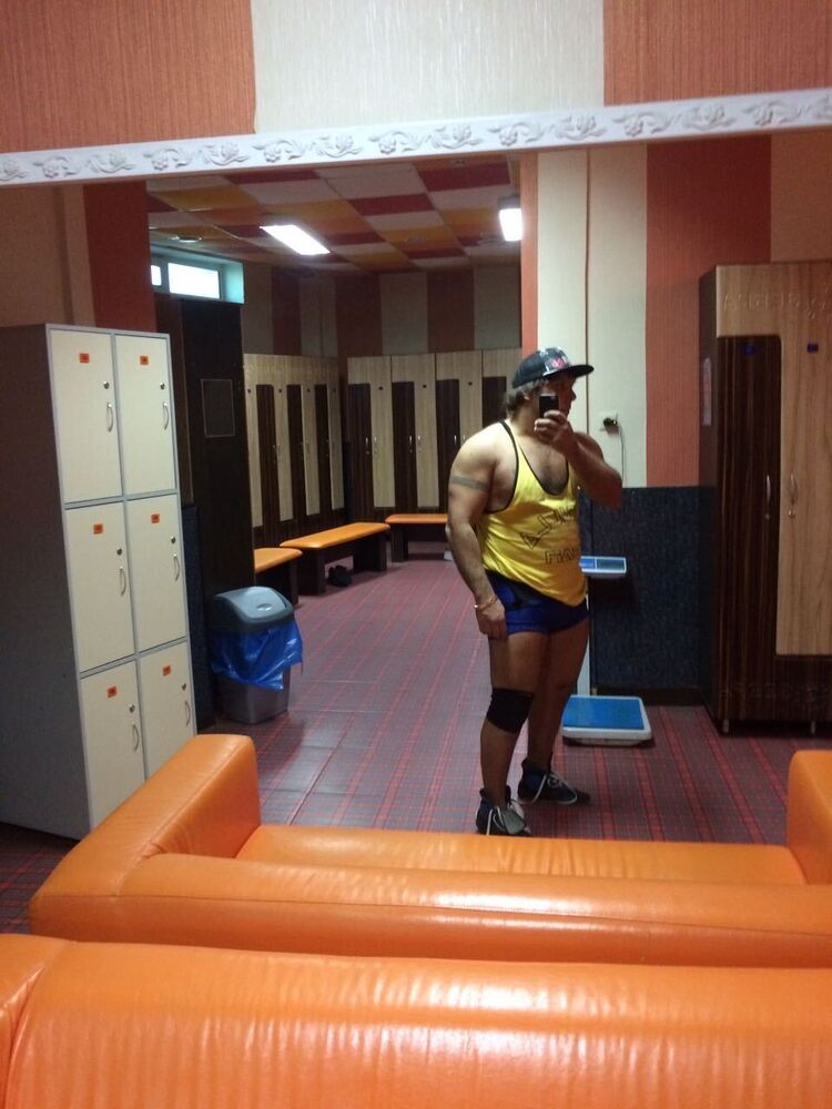  26228407  Maks, 40 ,    