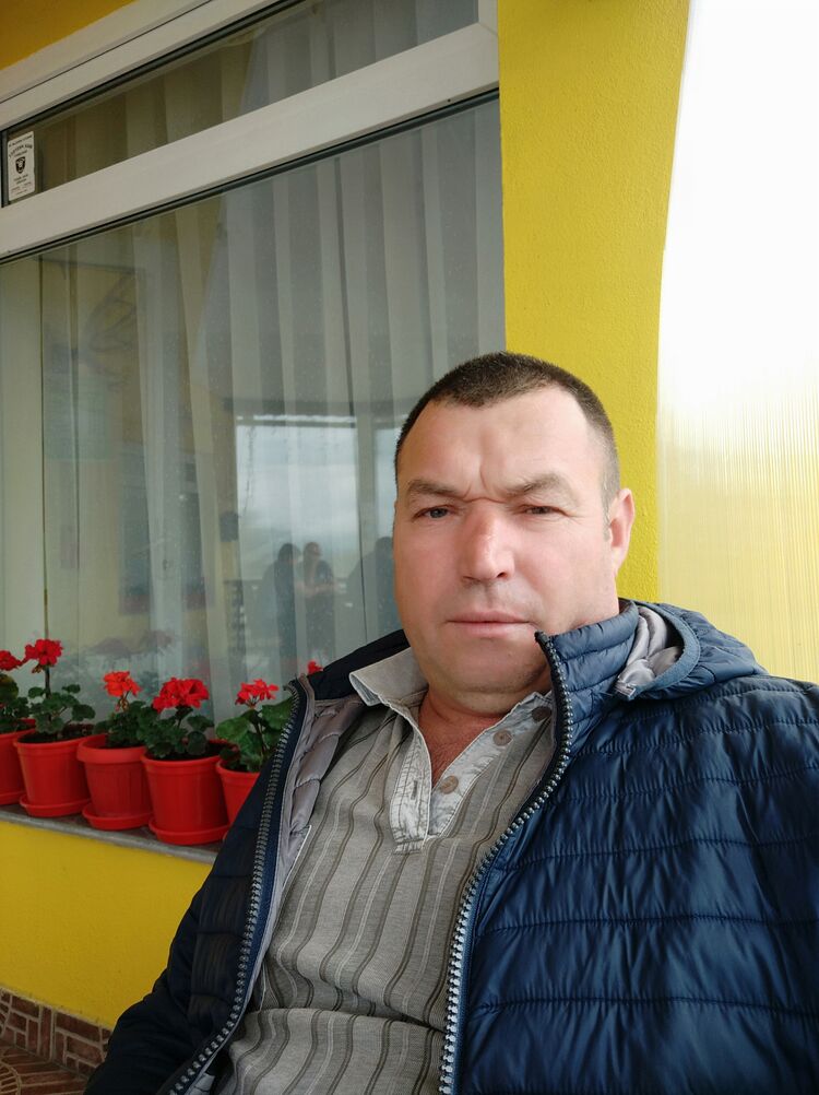  24690467  Iurie, 49 ,    Ceatharlach
