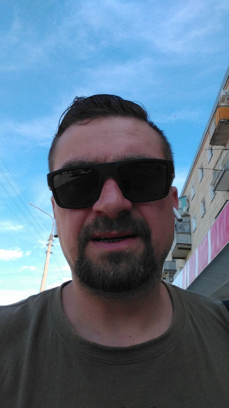  36375417  Valery, 44 ,    
