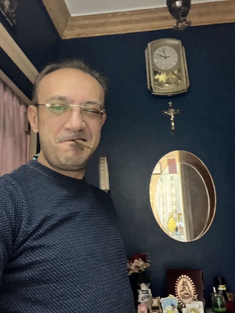  46693777  George, 44 ,    
