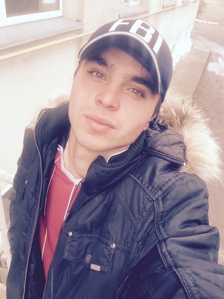  ,   Artur, 27 ,   ,   , c 