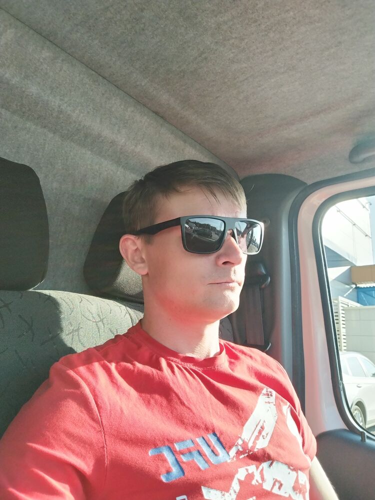  ,   Anton, 32 ,   ,   , c 