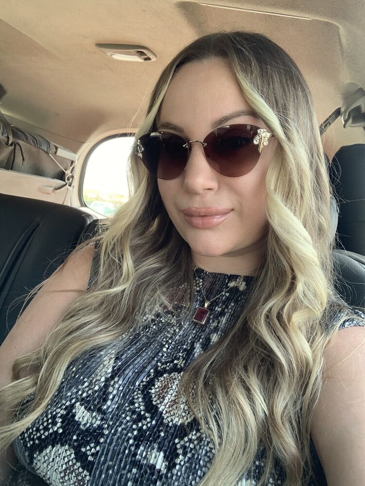  ,   Nina, 32 ,   ,   